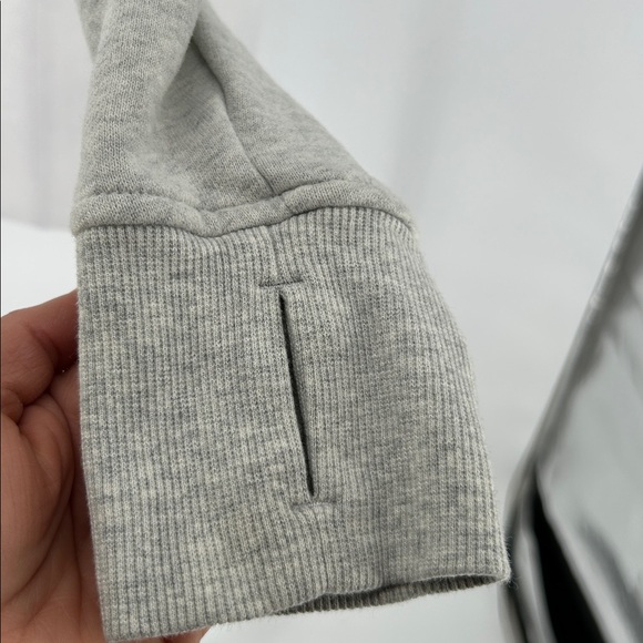 Lululemon Women’s Gray Zip-Up Hoodie - SCUBA CROPPED - Picture 7 of 12